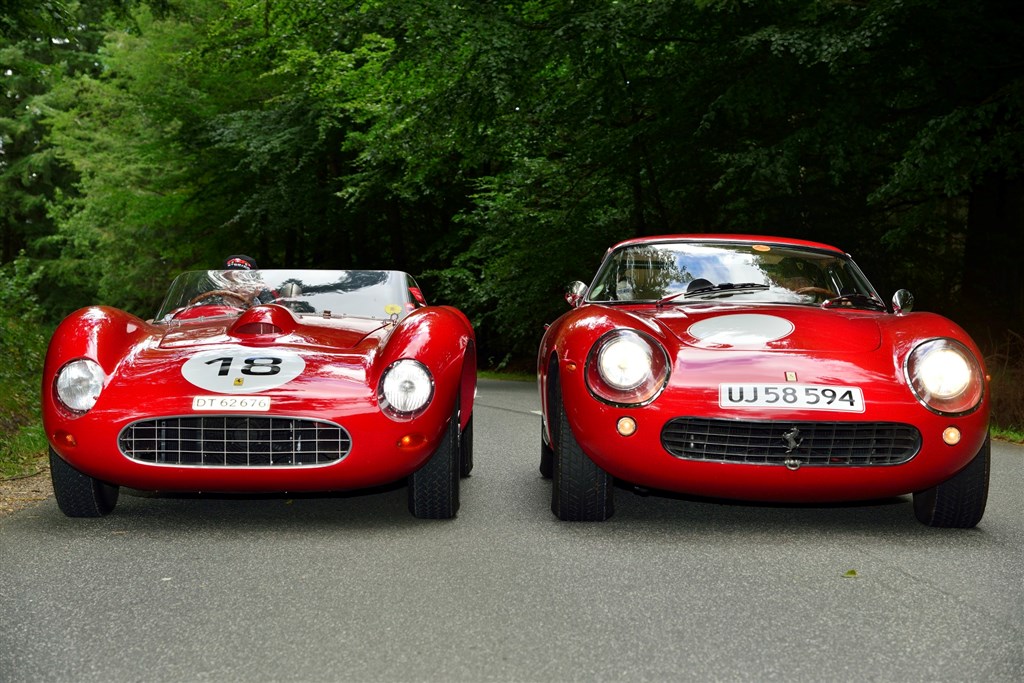 Milliondyre Ferrarier: Jørgen Strøyer fra Assens og Kaj Bertelsen fra Viborg kørte opvisning med to svimlende dyre Ferrarier, nemlig GT 250 Testa Rossa fra 1962 og 275 GTB fra
(Foto: Michael Eisenberg)